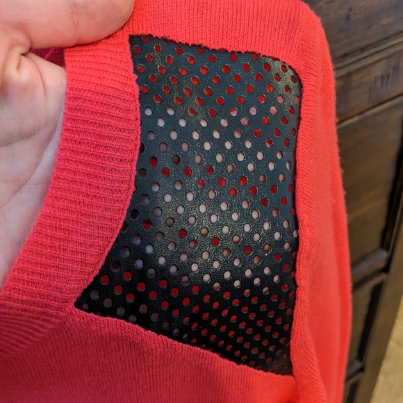 Sweater - Picture 4 of 6